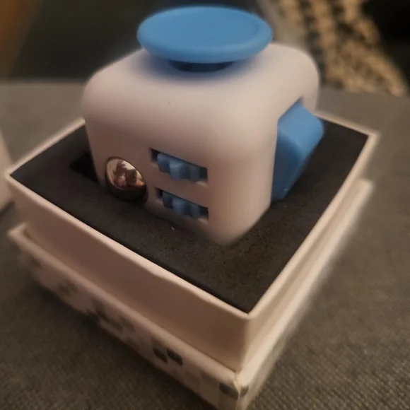 Fidget Cube - Blue - Picture 3 of 9